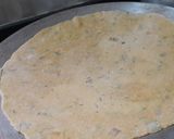 A picture of step 4 of Mooli paratha.