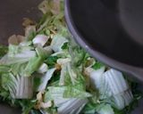 Foto langkah ke 3 dari resep Tumis Sawi Putih.