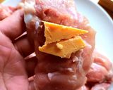 A picture of step 3 of Chicken rolls with cheese, in bacon.