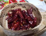 รูปขั้นตอนการทำที่ 2 ของ พริกทอดกรอบ รสหม่าล่า (麻辣香酥辣椒)
