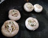 A picture of step 3 of Suffed baked mushooms.