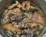 Foto del paso 4 de la receta: Queso de cerdo con codillo, paleta y patas 🐽