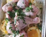 Foto del paso 2 de la receta: Muslitos de pollo al horno con cebolla al curry