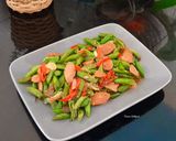 Foto langkah ke 5 dari resep Tumis Buncis Sosis Saos Tiram.