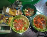 Foto langkah ke 1 dari resep Salad buah ala" bahan nya cuma yang ada di kulkas.