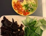 Foto langkah ke 1 dari resep (Menu diet) SUP JAMUR KUPING BOKCOY.