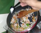 A picture of step 5 of Chilli chinese noodles.