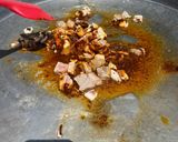Foto del paso 1 de la receta: Arroz con sepia, atún y gambitas