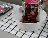Gambar langkah 1 resipi Masak Lemak Cili Padi Pucuk Ubi Kayu dengan Daging Salai.