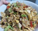 Foto langkah ke 3 dari resep Oseng ikan asin(Pèdo), pete & telor.