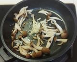 小魚干XO醬炒泡麵的食譜步驟2照片