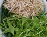 Hình bước làm 5 của món Mì Quảng Gà, nấu bằng bơ đậu phộng