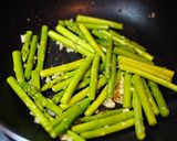 蘆筍炒蘑菇的食譜步驟2照片