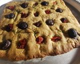 Foto del paso 7 de la receta: Focaccia sin gluten con tomates secos y aceitunas negras