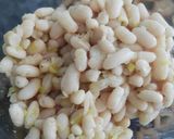 Foto del paso 3 de la receta: Alubias blancas con verduras y salsa de pimientos