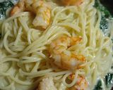 Foto del paso 4 de la receta: Espaguetis con gambones, salmón y espinacas