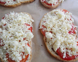 Foto del paso 2 de la receta: Bruschetta de tomate y mozzarella