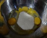 Foto langkah ke 2 dari resep Bolu Pisang Kukus Lembut No Mixer.