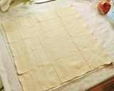 Foto del paso 1 de la receta: Hojaldres de Frankfurt y queso