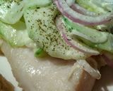 Foto del paso 3 de la receta: MERLUZA Hervida con Pepino y Cebolla al Alioli...!