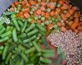Foto del paso 3 de la receta: Arroz "con cosas" en arrocera electrónica