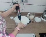 Foto del paso 1 de la receta: Brazo gitano de claras relleno de crema de pistacho y bañado en chocolate