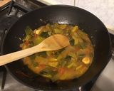 Une image de l'étape 1 de Fettuccines bicolores aux poireaux, bouillon de gambas, crème et persil (one pot pasta).