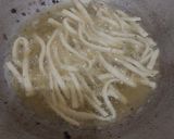 Foto langkah ke 4 dari resep Stik Bawang Renyah Tanpa Cetakan.