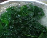 Foto langkah ke 3 dari resep Tumis Daun Pepaya Jepang dan Baso Ikan.