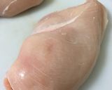 Foto del paso 1 de la receta Nuggets de pollo al horno ideal para bebés y niños - BLW (+10M)