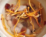 Hình bước làm 3 của món Ngọc Kê Tiềm Đông Trùng Hạ Thảo