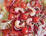 Foto del paso 3 de la receta: Ensalada templada de langostinos y gulas