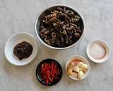 Saut Snail Shell In Tauchu Sauce recipe step 1 photo