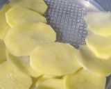 पोटैटो चीज़ पैनकेक (potato cheese pancake recipe in Hindi) रेसिपी चरण 1 फोटो