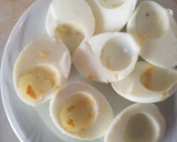 Foto del paso 2 de la receta: Huevos rellenos con bechamel de queso azul