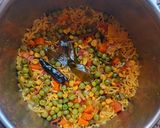 A picture of step 4 of Mixed Vegetables Masala Rice.