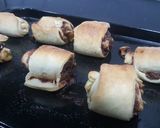 A picture of step 7 of Banana hazelnut choco rolls.
