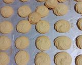 Foto langkah ke 6 dari resep Butter Vanilla Cookies.
