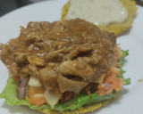 Foto del paso 9 de la receta: Arepa🥯de mazorca🌽rellena de pollo🍗, ensalada y salsa🍎tártara liviana🧆🥙🫓