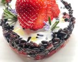 Foto del passaggio 5 della ricetta “Risotto tartare” di fragole al rosmarino