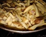 आलू की मीठी भुजिया (aloo ki mithi bhujiya recipe in Hindi) रेसिपी चरण 2 फोटो