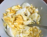 Foto langkah ke 1 dari resep Egg Mayo Sandwich.