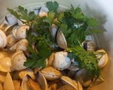A picture of step 4 of White Clams in White Wine and Garlic.