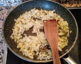 Foto del paso 2 de la receta: Filetes rusos en salsa española