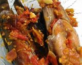 Foto langkah ke 5 dari resep Lele Panggang Bumbu Pedas (Teflon).