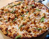 A picture of step 4 of Chicken Tikka pizza.