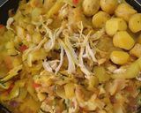 Foto del paso 5 de la receta: Calabacines🍱con pollo🍗en salsa de tomate🍅🥘🥙