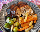 Foto del paso 17 de la receta: Pavo asado relleno de cerdo, castaña, bacon y tomillo y verduras