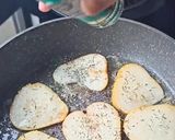 Une image de l'étape 2 de Tournedos lardés à la poire façon Rossini.