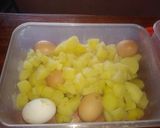 Foto del paso 4 de la receta: Pollo hervido, con papas y huevo